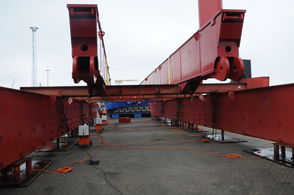 Synchronised lift system 256 ton